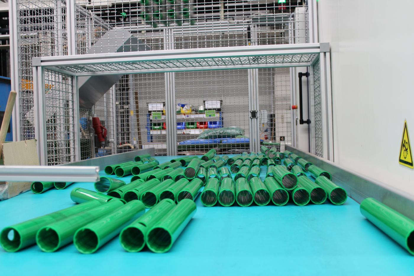 QUADRO standard pipes are made with different tools and moved to the assembly line on conveyor belts