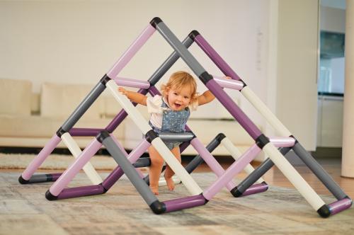 Child in a QUADRO construction