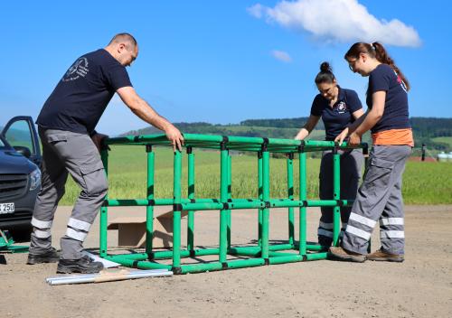 Three people assembling the QUADRO tunnel