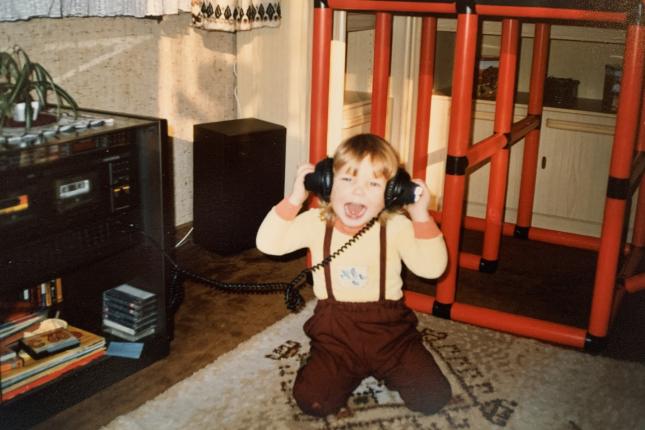 Girl from the eighties with headphones
